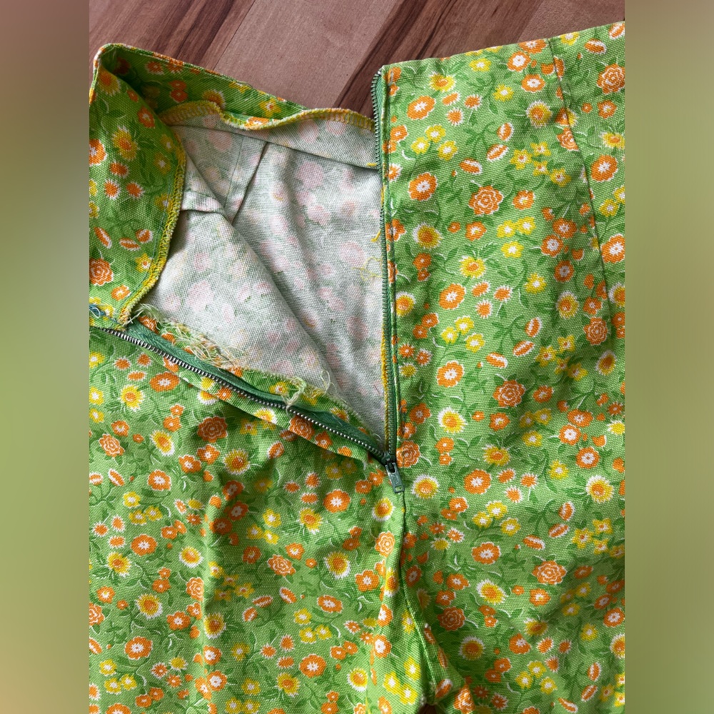 Vintage 60s Bright Green Hanndmade Floral Pants with Crochet Hem - Picture 8 of 9